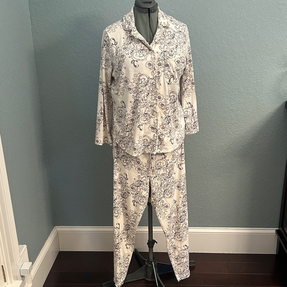 Cabernet Women's Floral Pajama Set in Cream and Gray